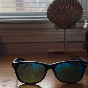 EUC Ray-Ban . Blue color lens. 100% authentic.